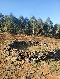 A great example of an ancient stone ruin, with no entrances.